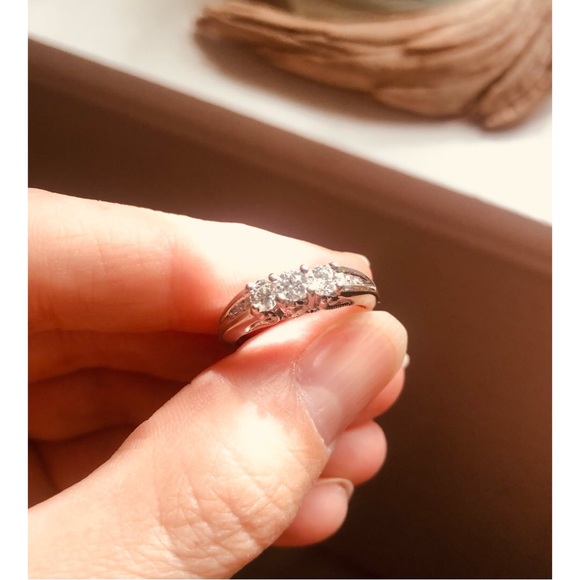 REAL Diamonds and 14 Karat White Gold Ring - Picture 3 of 15